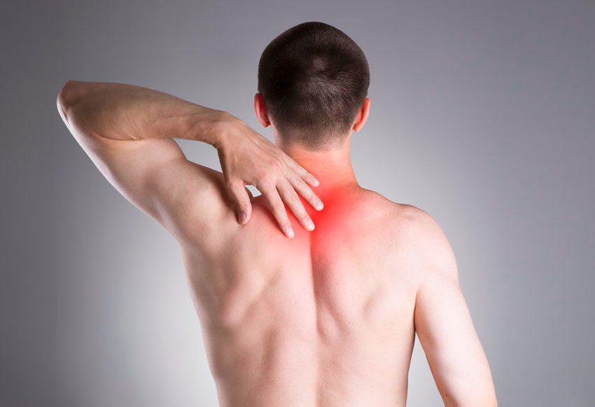 Боль в спине в области лопаток и грудной клетки